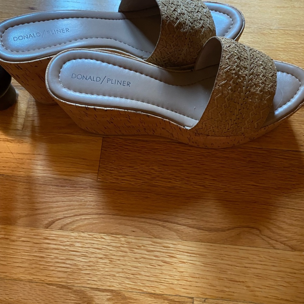 Donald Pliner shoes - Picture 2 of 4